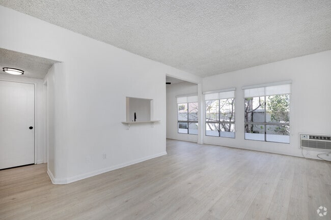 1BD, 1BA - 650SF - Living Room - 1450 Midvale