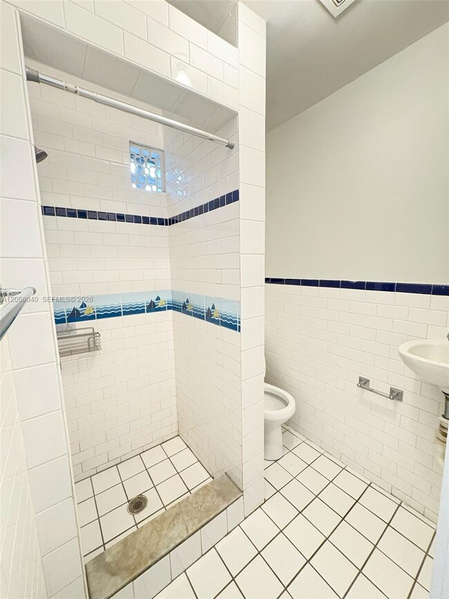 Photo - 1919 Thomas St Unit 2