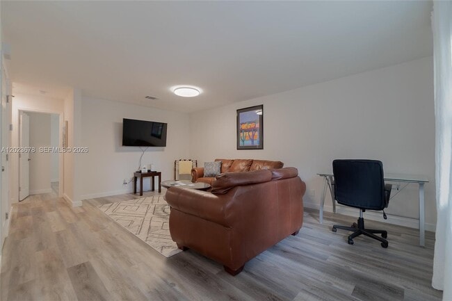 Photo - 1099 NE 35th St Unit 2