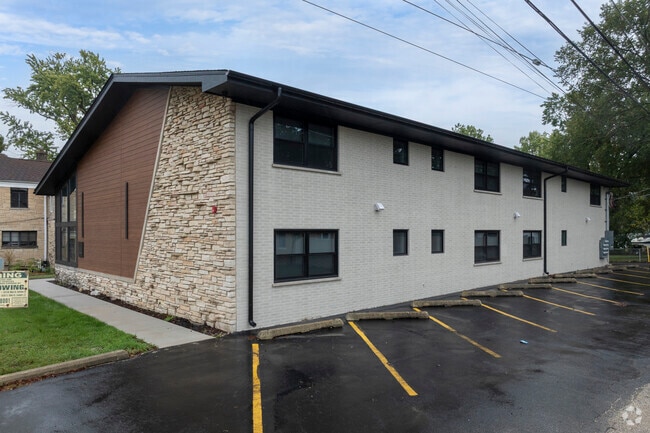 Alternate Community Image - 33 W Naperville Rd