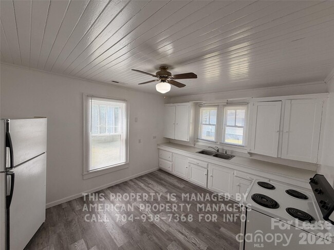 Photo - 1604 Carolina Ave