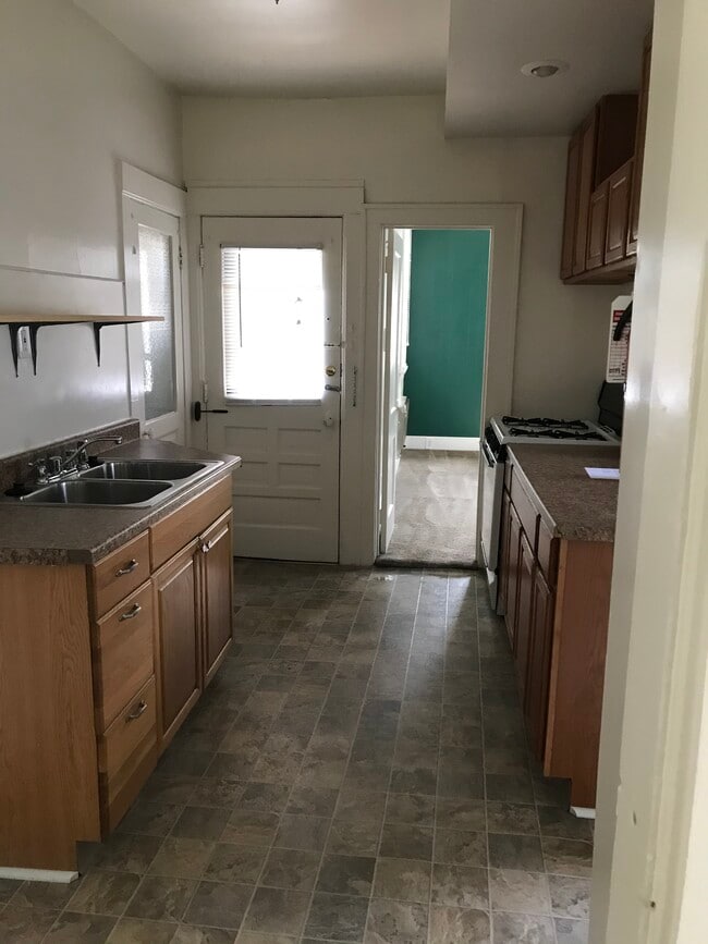 Photo - 719 W CROSS ST.