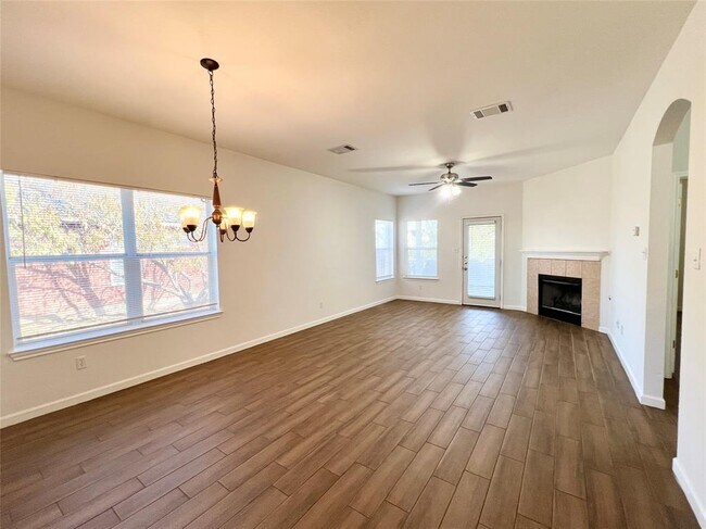 Photo - 804 N Creek Blvd