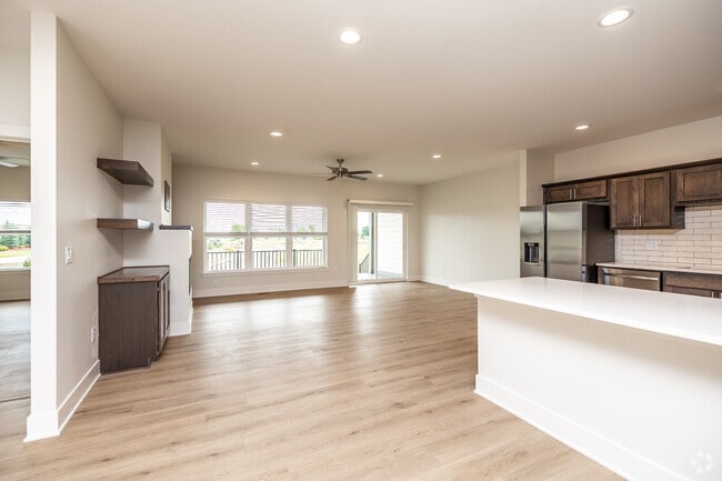 4BR, 3BA - 2,400 SF - Platinum Pointe