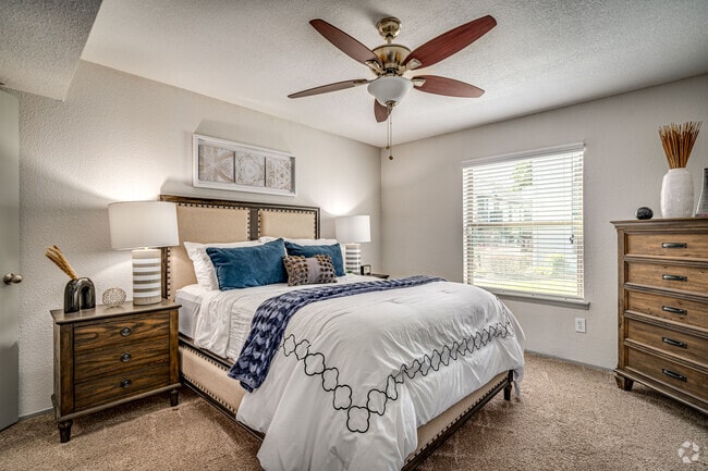 1BR, 1BA - 800SF