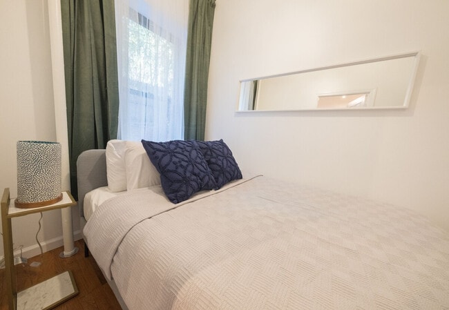 Photo - 317 E 75th St Unidad ID1031996P