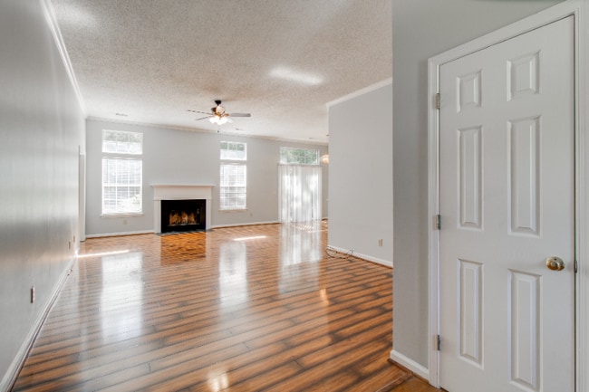 Photo - 201 Majestic Dr