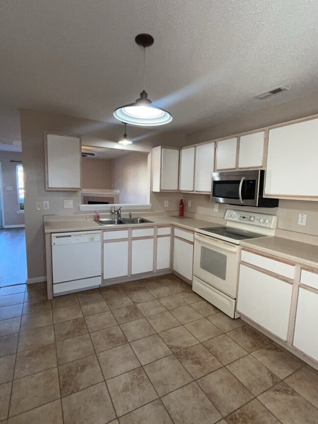 Photo - 809 Timberlake Trail