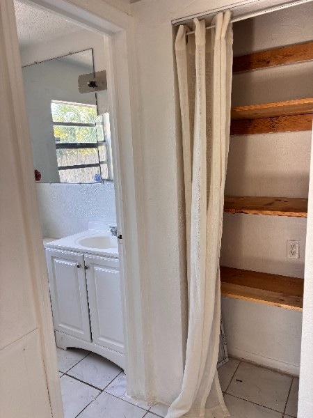 Photo - 1541 Newark St S