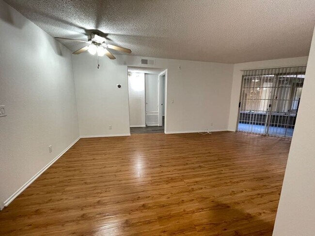 Photo - 5050 Klump Ave