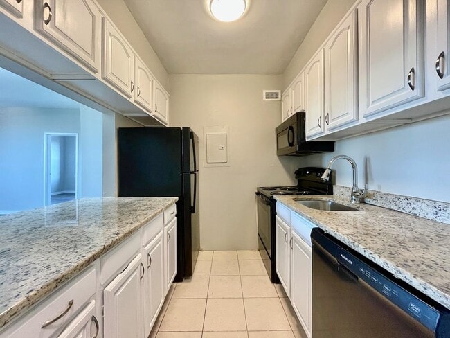 Building Photo - 43-49-49 Van Wagenen Ave Unit 4B