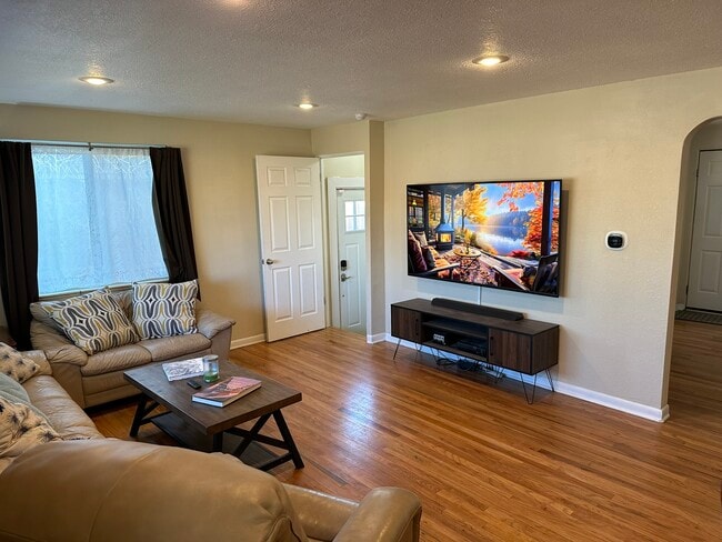 Photo - 1314 W Gill Pl