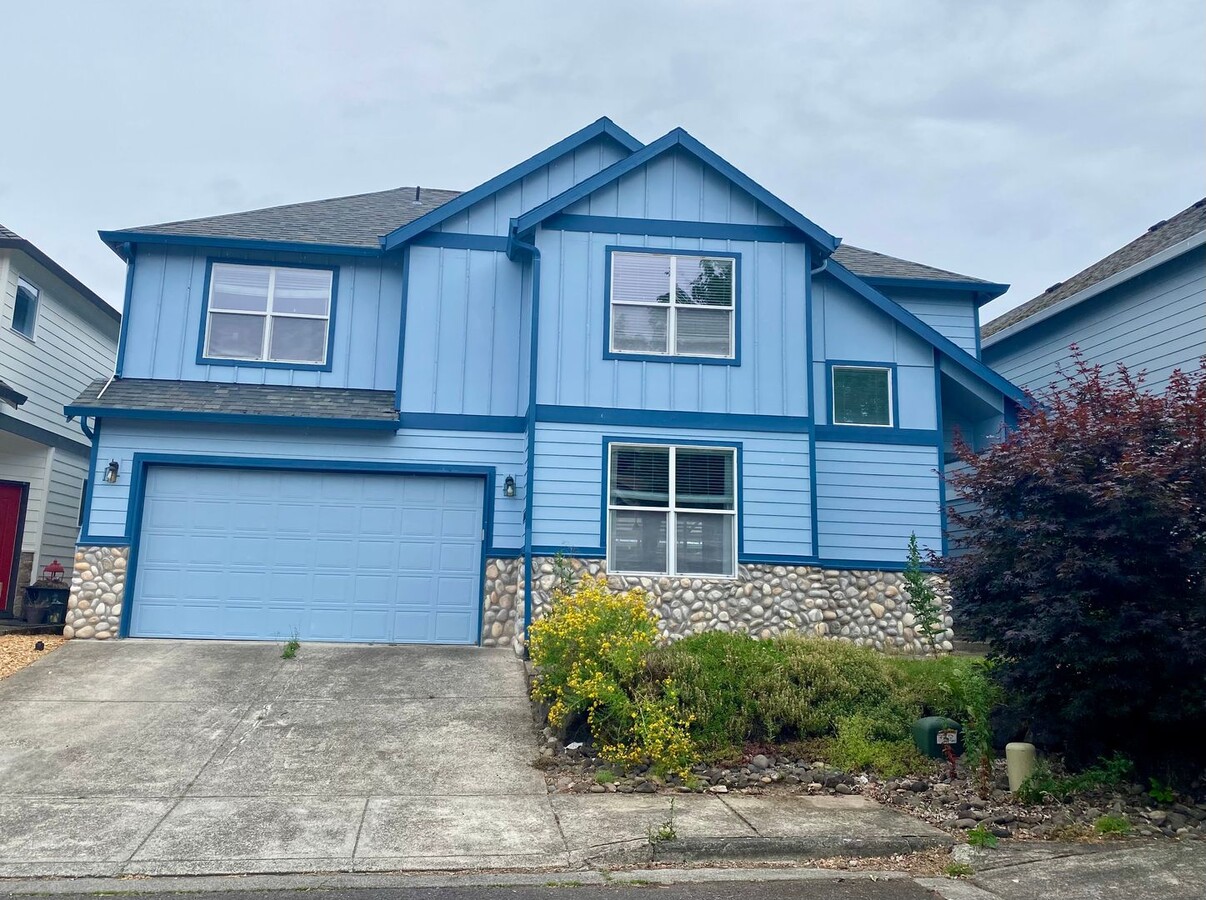 Amazing 4 Bedroom | 3 Bathroom | 2,702 sqft. Single Family Home | Located in Quiet Aloha Neighbor... - Amazing 4 Bedroom | 3 Bathroom | 2,702 sqft. Single Family Home | Located in Quiet Aloha Neighbor...