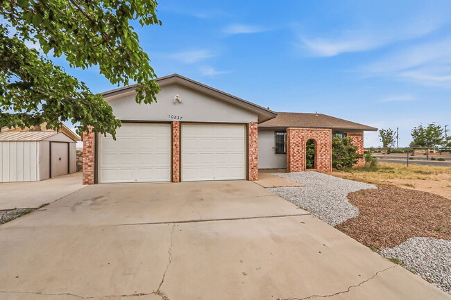 Photo - 10837 Gemstone St