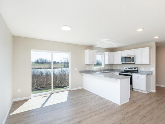 Photo - 915 Ash St NE