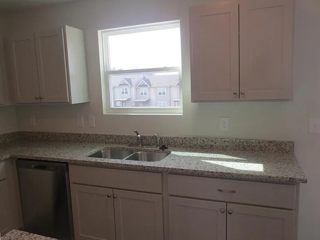 Photo - 11 Chalet Ct