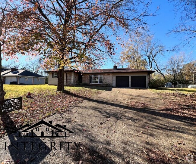 Building Photo - Home Close to West Gate of FLW