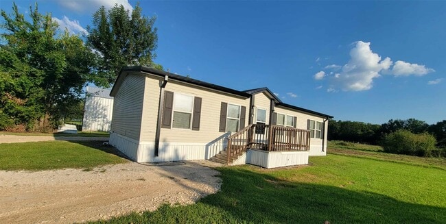 Photo - 405 Battlebell Rd
