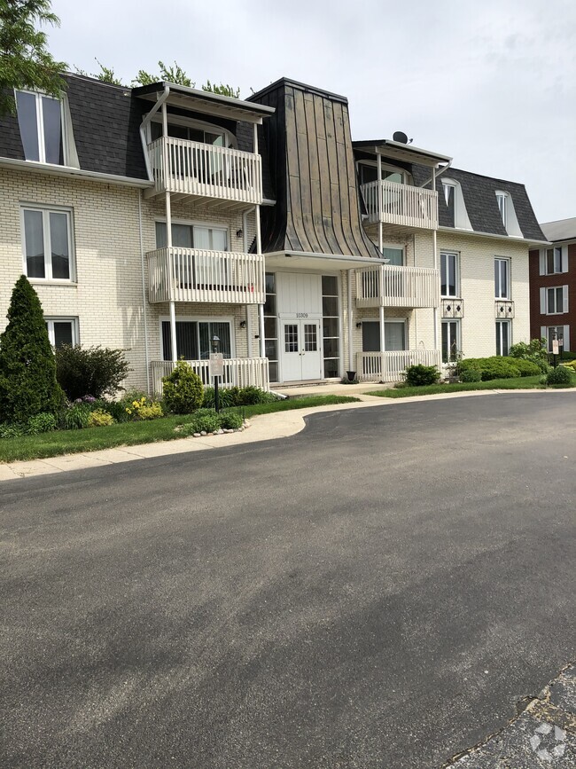 Building Photo - 10309 Circle Dr Unit 101 Rental