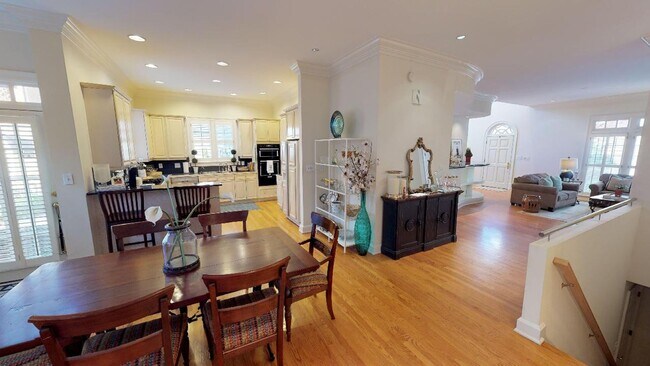 Photo - 1141 Dilworth Crescent Row