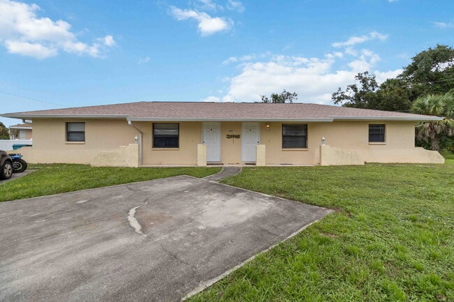 Building Photo - "Charming 2-Bedroom Duplex in Port Charlot... Unit B