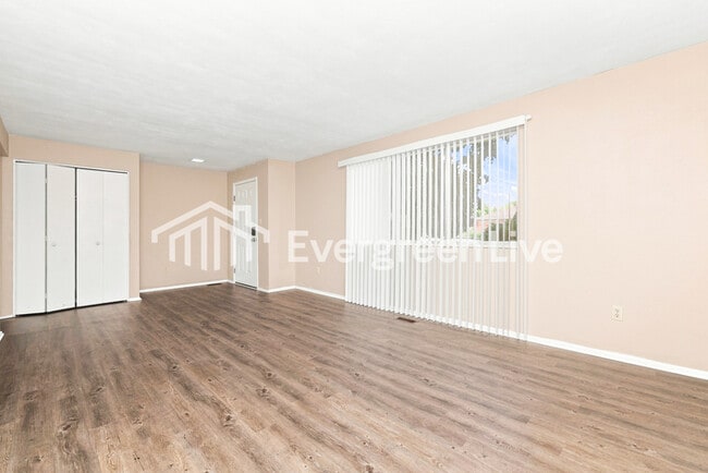 Photo - 612 Ellsworth Dr