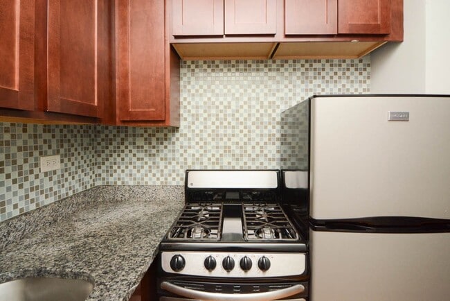 Photo - 562 W Arlington Unit 705