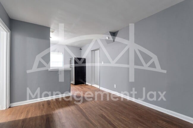 Photo - 2534 Aubrey Ave