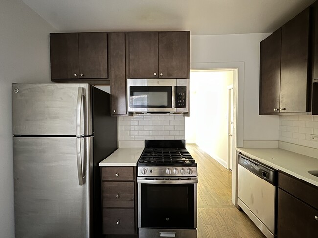 Photo - 2645 N Spaulding Ave Unidad E2