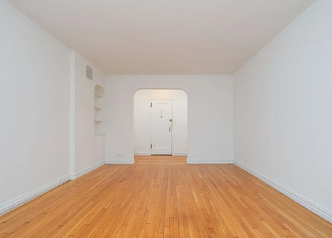 Building Photo - Spacious 1 bedroom apartment For Rent Unit #4A