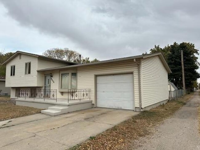 Photo - 2620 State St