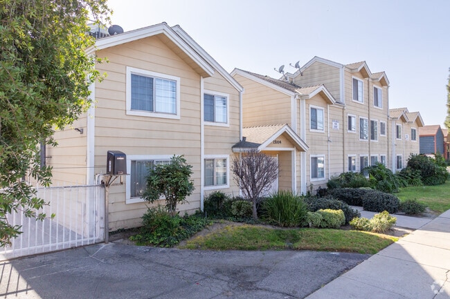 Photo - 15004 Nordhoff St