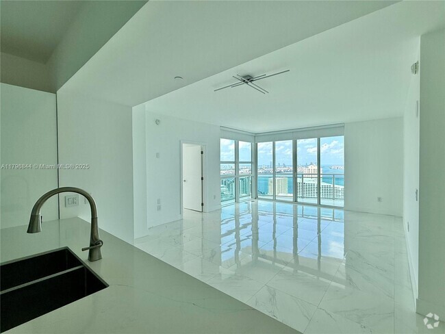 Building Photo - 950 Brickell Bay Dr Unit 3410 Rental