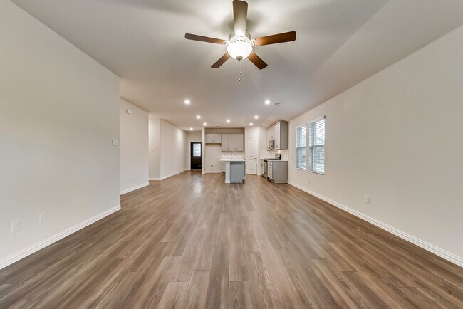 Photo - 208 Briarwood Ln