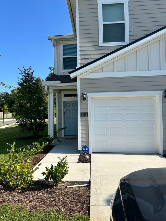 Building Photo - 5941 Lake Dr Rental