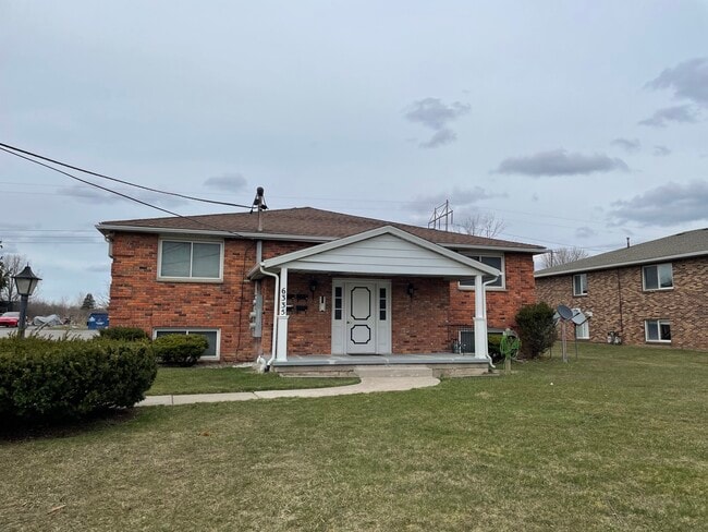 Building Photo - 6335 Robinson Rd Unit N.A.