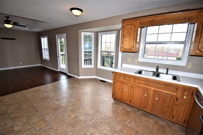 Photo - 3 Bedroom Pet Friendly Home For Rent!