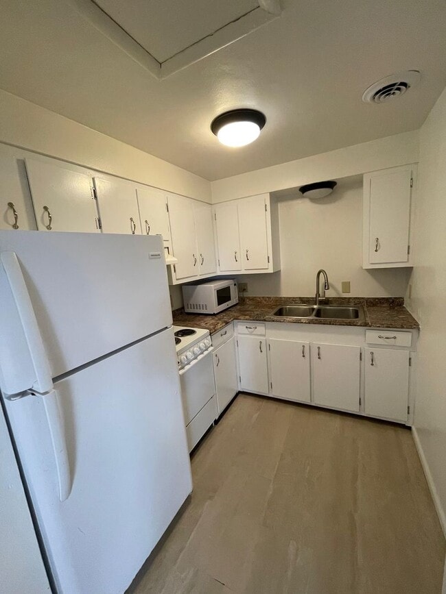 Photo - N Ellis Unit 333 N Ellis St -  E