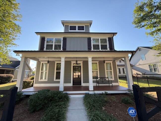 Building Photo - For Rent – 3 Bedroom, 2.5 Bath Home near M...