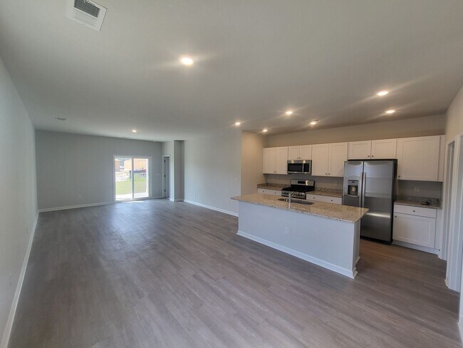 Photo - 5 bedroom/2.5 bath home in Saddle Ridge