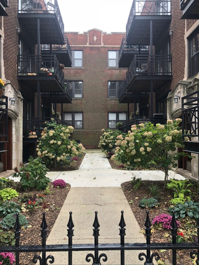 Building Photo - 1155 W Grace St Unit 1S Rental