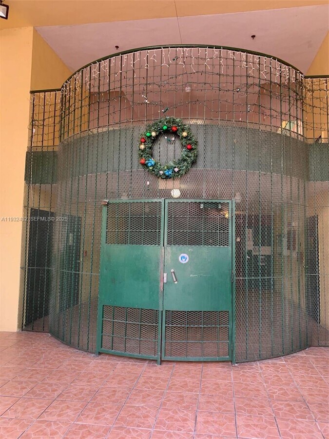 Photo - 546 SW 1st St Unit 403