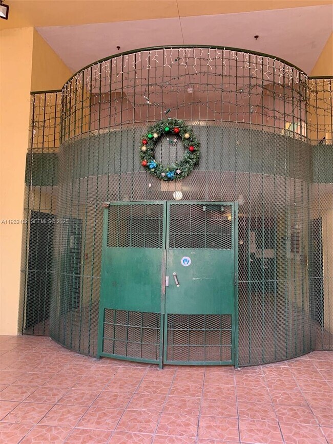 Building Photo - 546 SW 1st St Unit 403