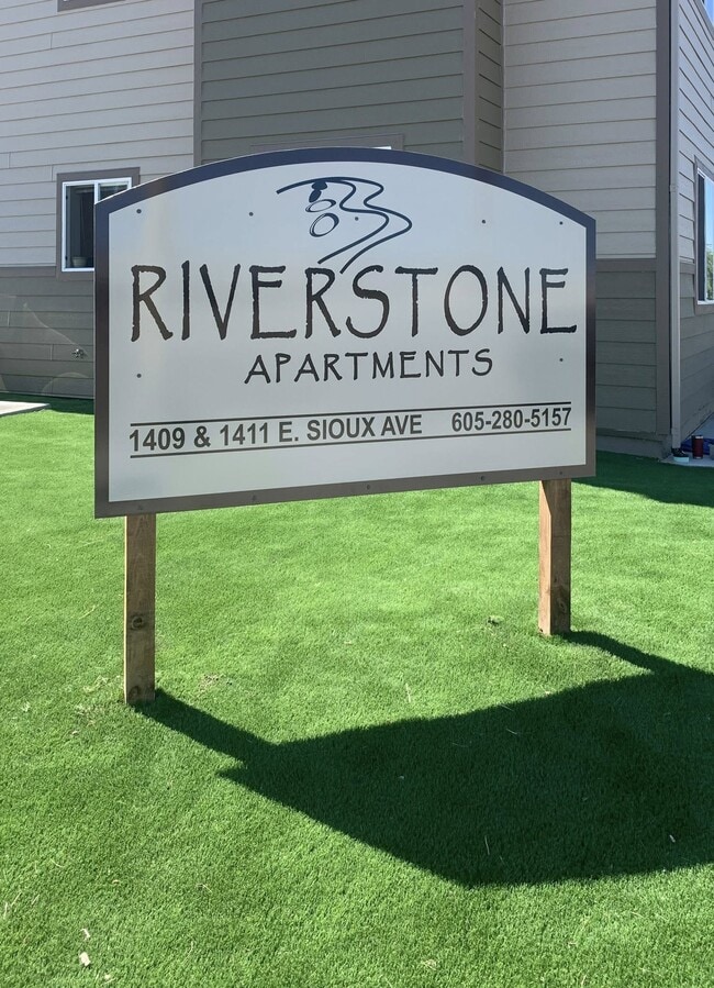 Building Photo - 1409 E Sioux Ave Unit 1409  C