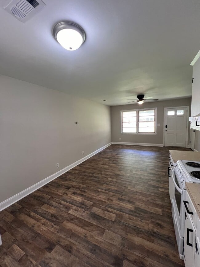 Building Photo - 836 White Oak Dr Unit C Rental