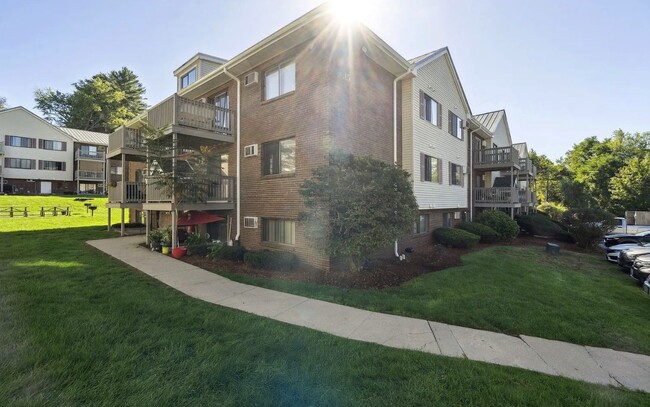 Building Photo - 35 Andrew St Unit 25