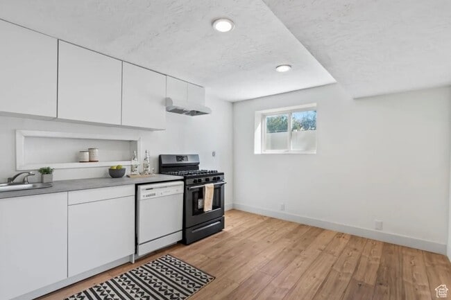 Photo - 5649 Bree St Unidad 5649 S Bree St