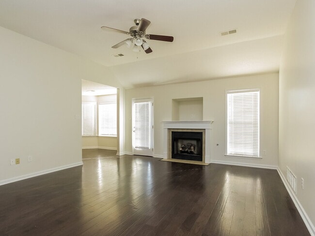 Photo - 85 Caitlyn Geneva Cove