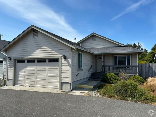 Building Photo - Charming 3 Bedroom, 2 Bath Home in Prime L...