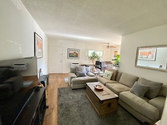 Photo - 3746 S Canfield Ave Unidad 5